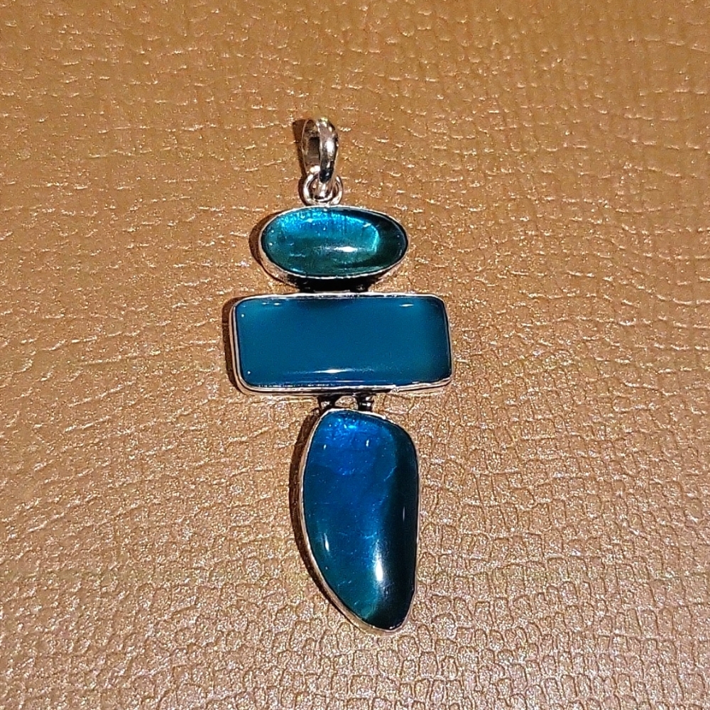 Blue Chalcedony Pendant - 925 Plated